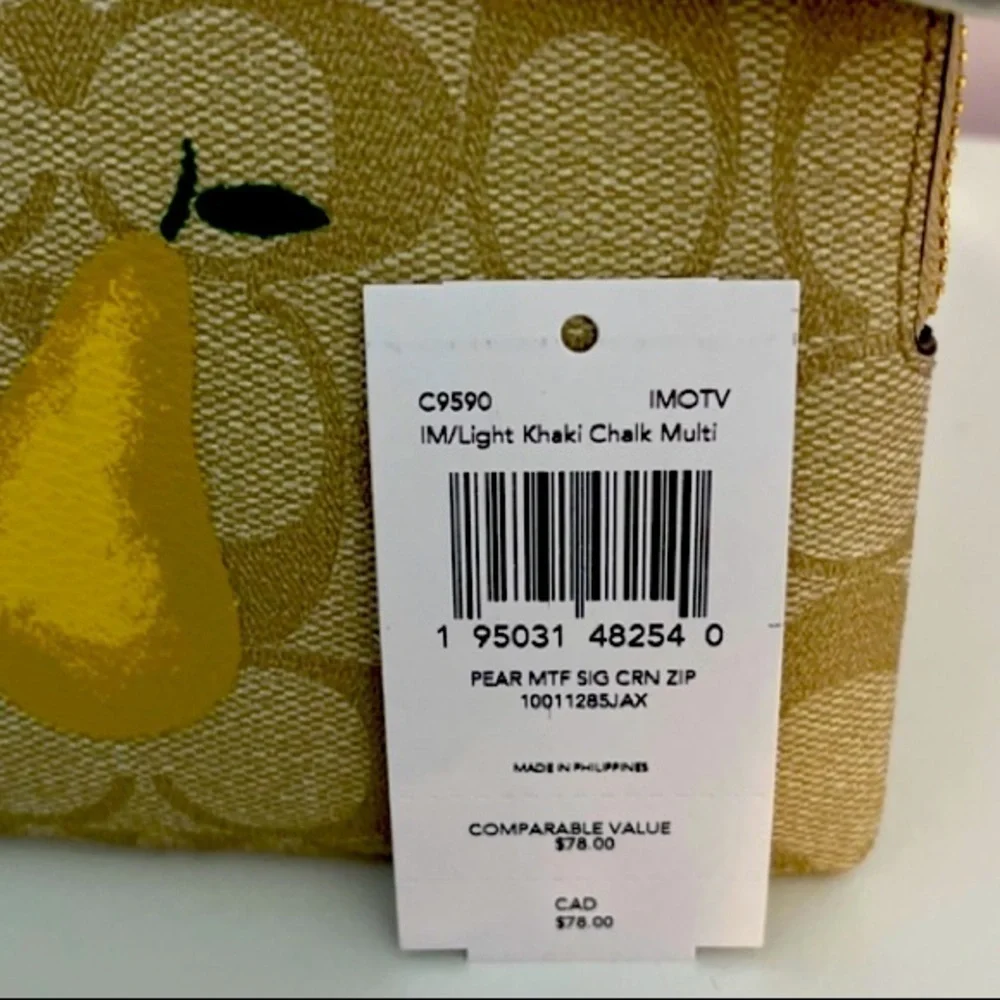 COACH Zippered Wristlet in Signature Canvas with a Decorative Pear 🍐 NWT
